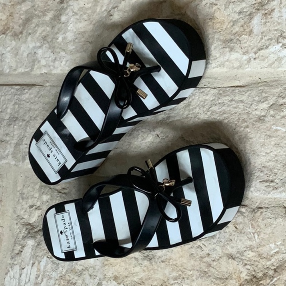 Kate Spade striped wedge flip flops size 6M
